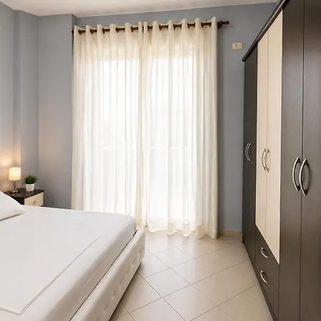Enis 3 Apartment *